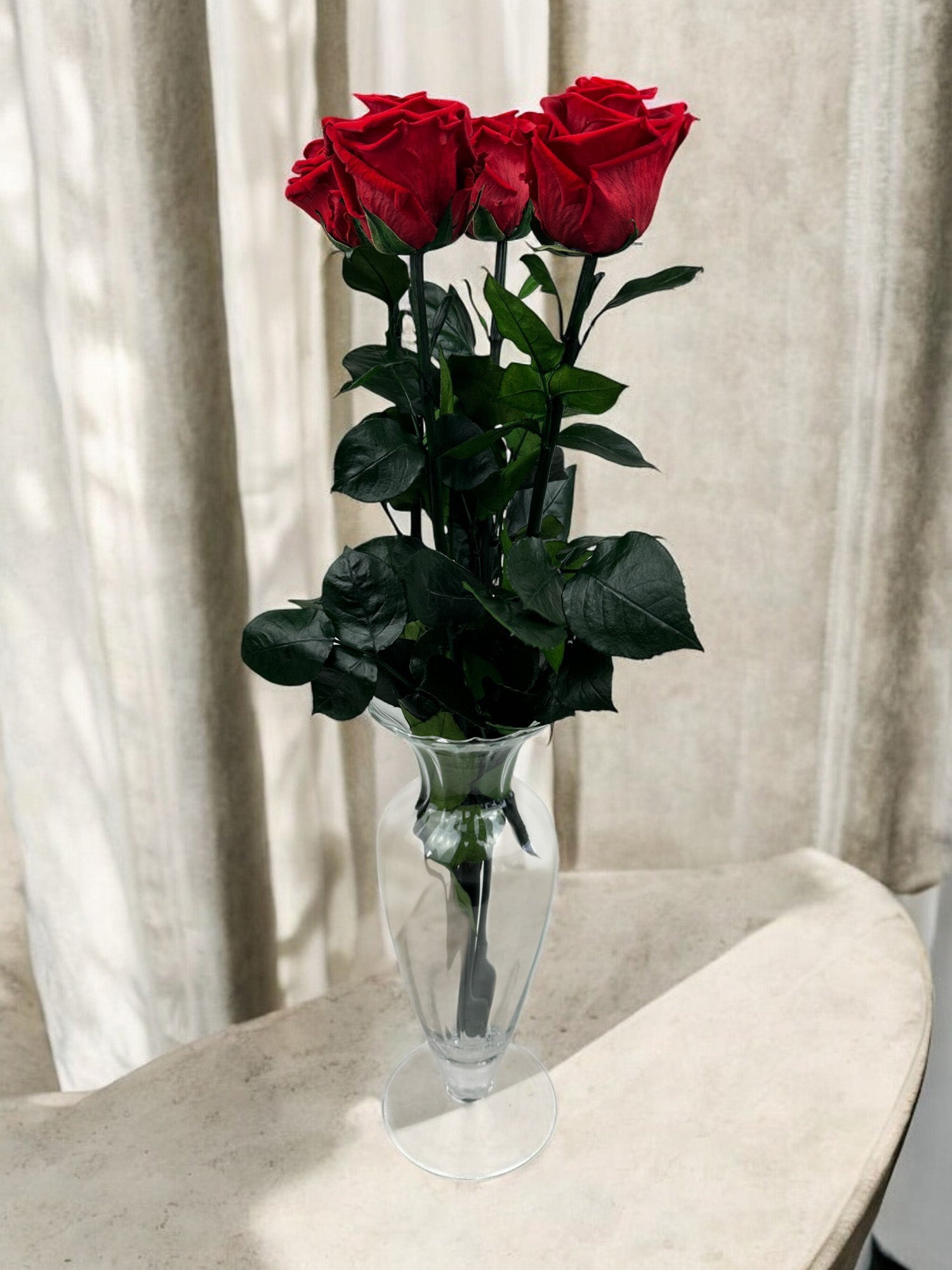 Royal Vase (4-5 Roses)